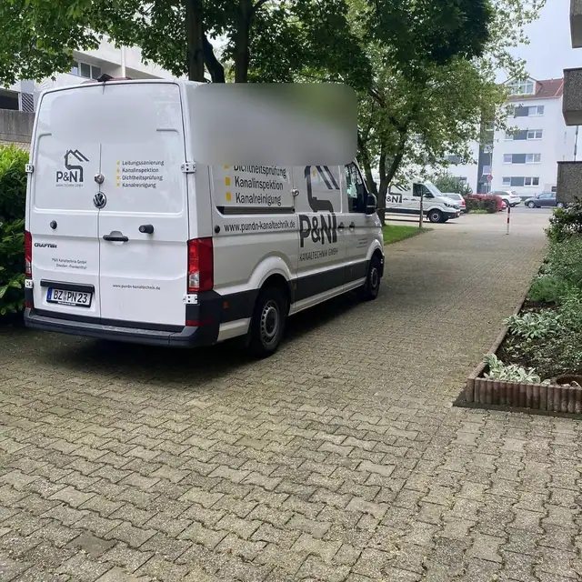 Einsatzfahrzeug und Technik des Partnerbetriebs P&N Kanaltechnik